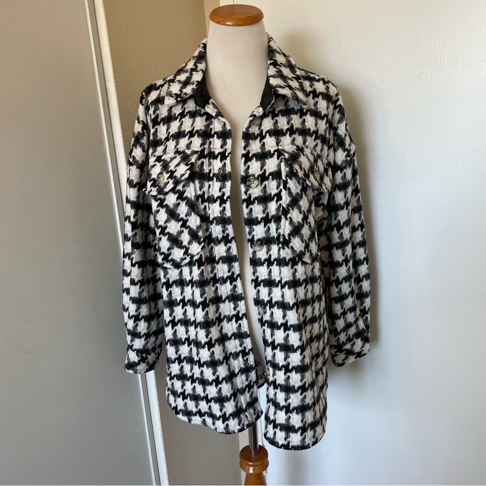 Oversized Shacket Black and White Pattern
